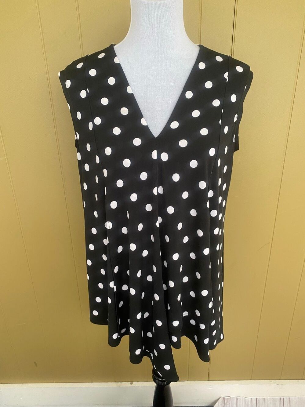 Joseph Ribkoff women 10 Black & white polka dot Asymmetrical Sleeveless Blouse